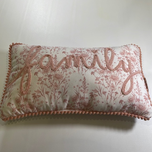 Pillow - Picture 1 of 3